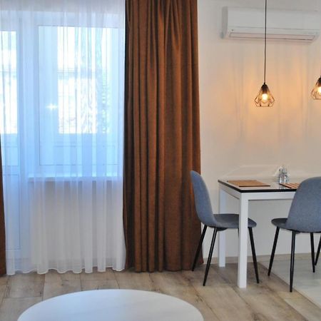 Apartment At Kirova Dnipro Bagian luar foto